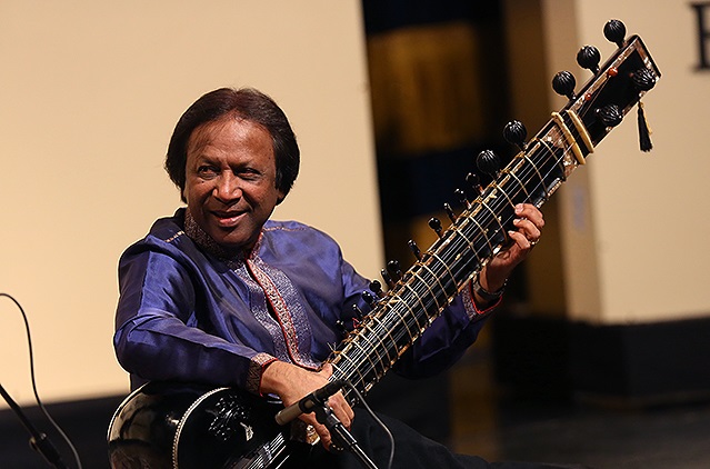 شهید پرویز خان هنرمند هندی در جشنواره موسیقی فجر