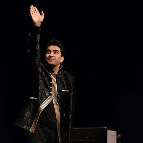 «محمد معتمدی» خواننده‌ی جوان و سرشناس موسیقی ایران